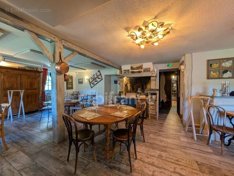 Fonds de commerce et murs à vendre - Demeure XVIᵉ avec restaurant, chambres d’hôtes et logement privatif – Site Patrimonial Rema - photo 2