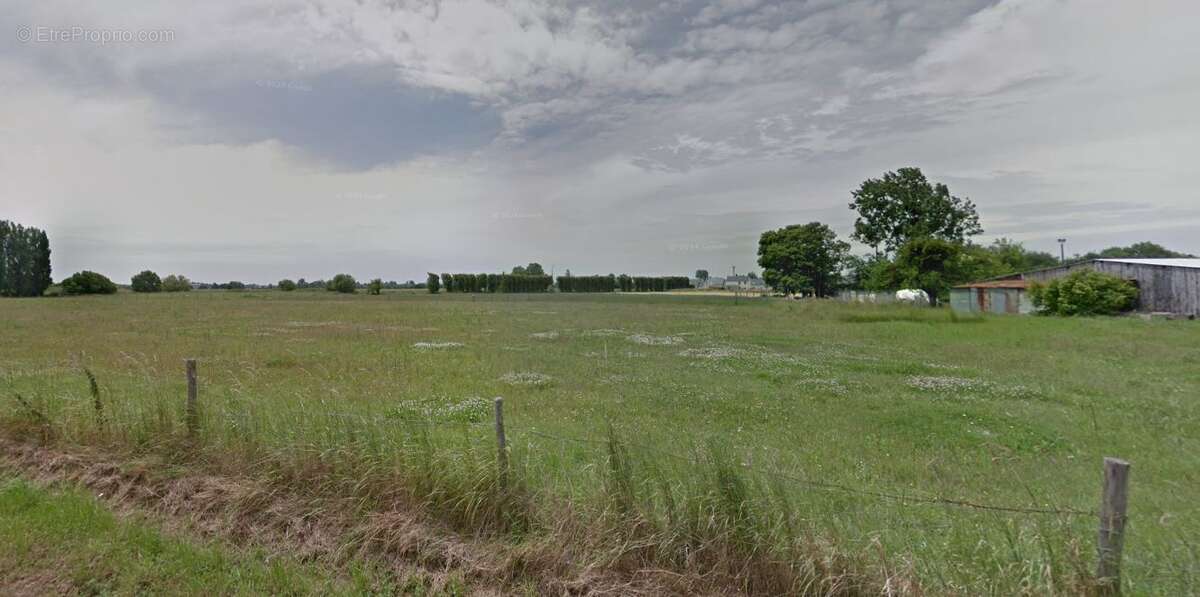 Terrain à LE VIVIER-SUR-MER