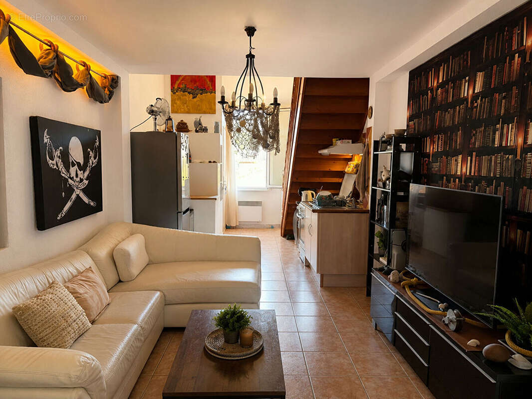 Appartement à ENSUES-LA-REDONNE