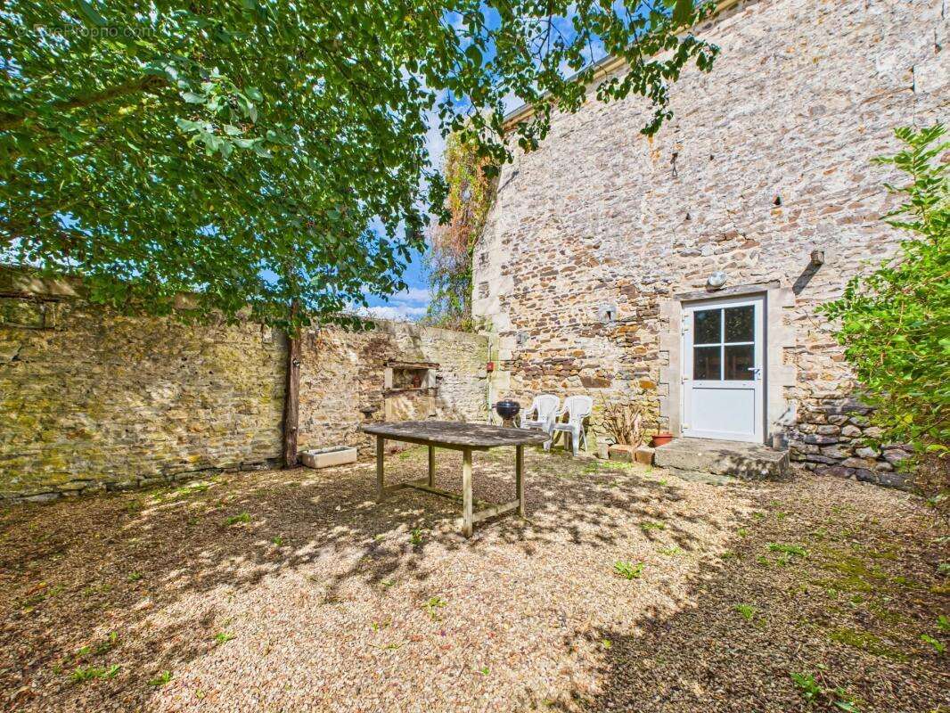 Maison à FONTAINE-LE-PIN