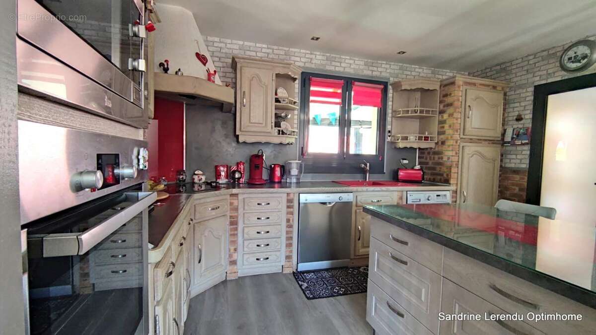 Une maison clé en main avec véranda contemporaine et possibilité de vivre de plain-pied. – 2 garages – Terrain 807 m² – Saint-Ou - photo 9