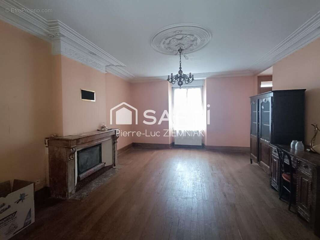 Maison 353 m² à Meslay-Du-Maine  - photo 3