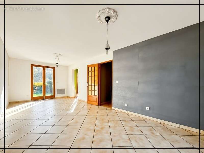 Maison avec jardin SANS VIS-À-VIS – centre village – 2 ch + bureau - photo 2