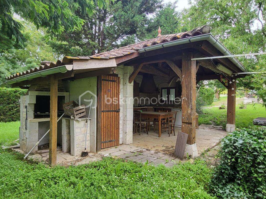 Maison en pierre+ maison locative-hangar et dependances sur parcelle de 8000 m² - photo 22