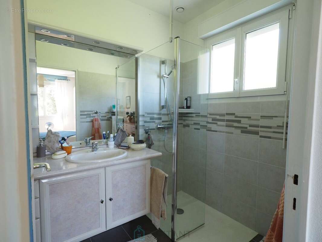 Agréable et lumineuse traditionnelle sur sous-sol complet - Belle parcelle paysagée de 2 800 m² - photo 10
