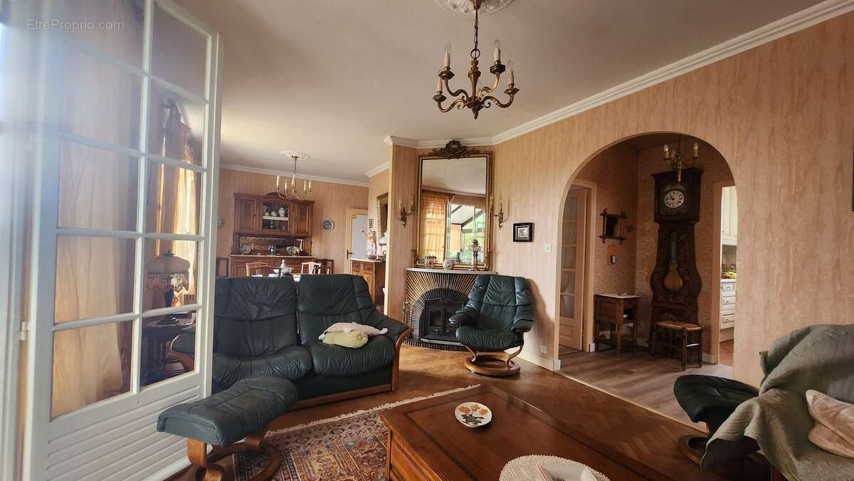 Maison à SAINT-JUST-LE-MARTEL