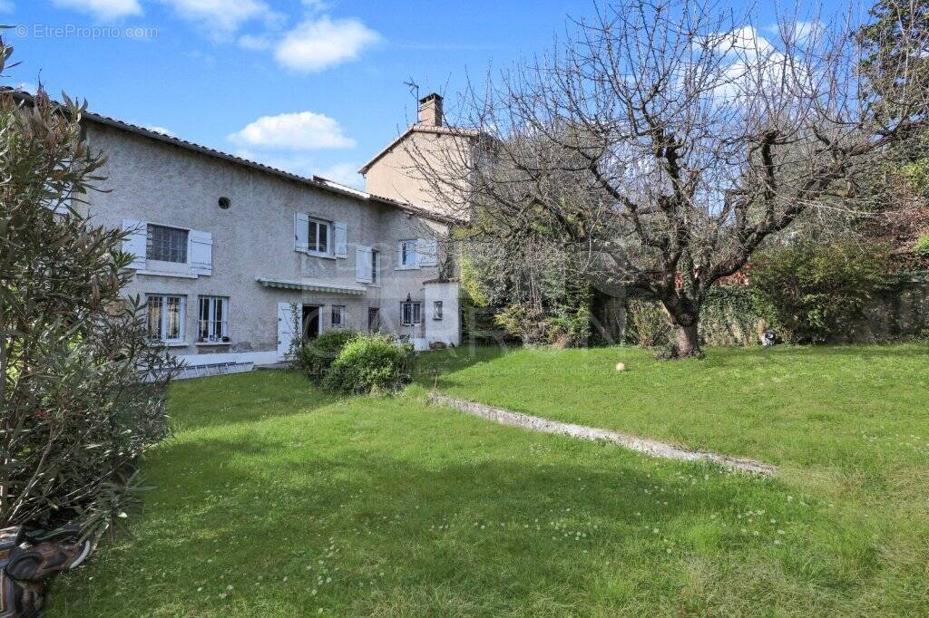 Maison à FONTAINES-SAINT-MARTIN