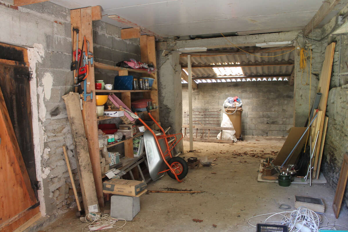 St Palais   Maison spacieuse  sur 1612 m2 dans le village. - photo 18