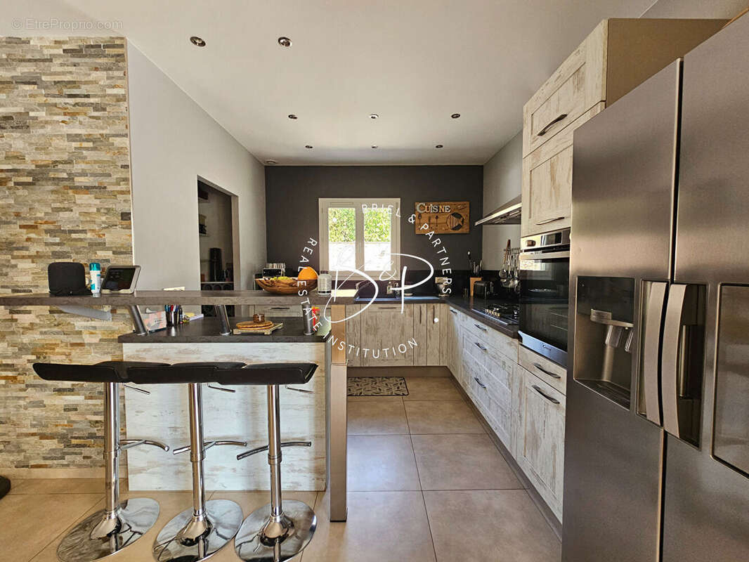 EXCLUSIVITE LORGUES Maison de plain-pied de 127 m² avec 4 chambres, piscine chauffée et jardin paysagé - photo 10