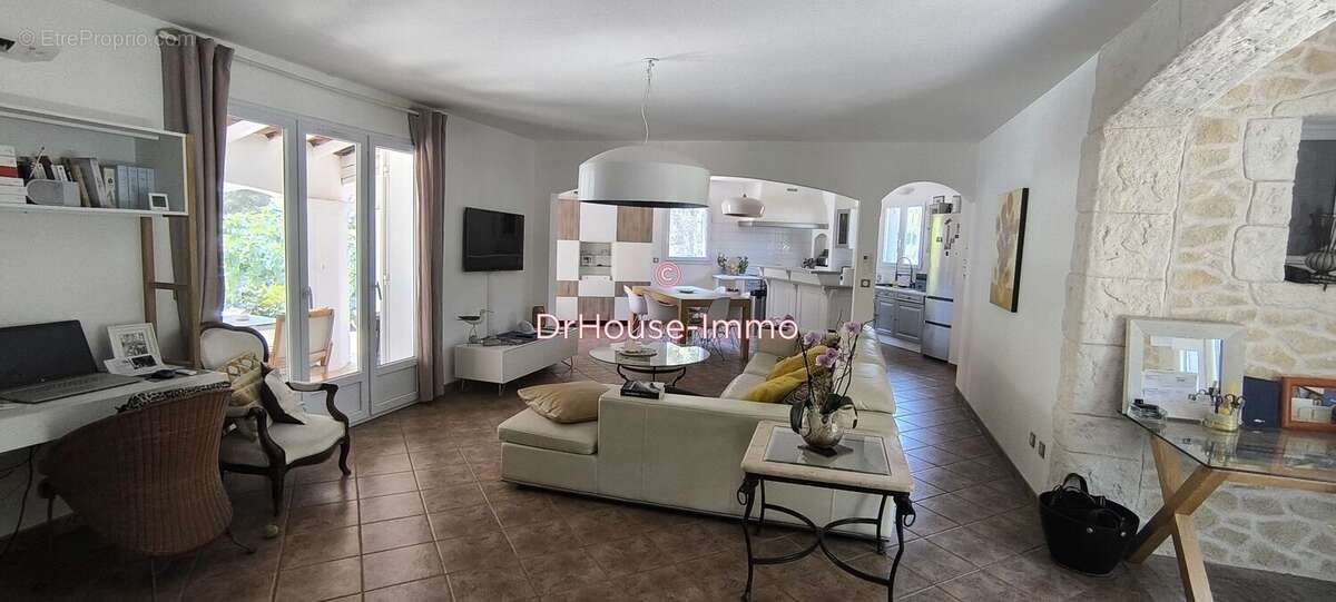 Maison à LE REVEST-LES-EAUX