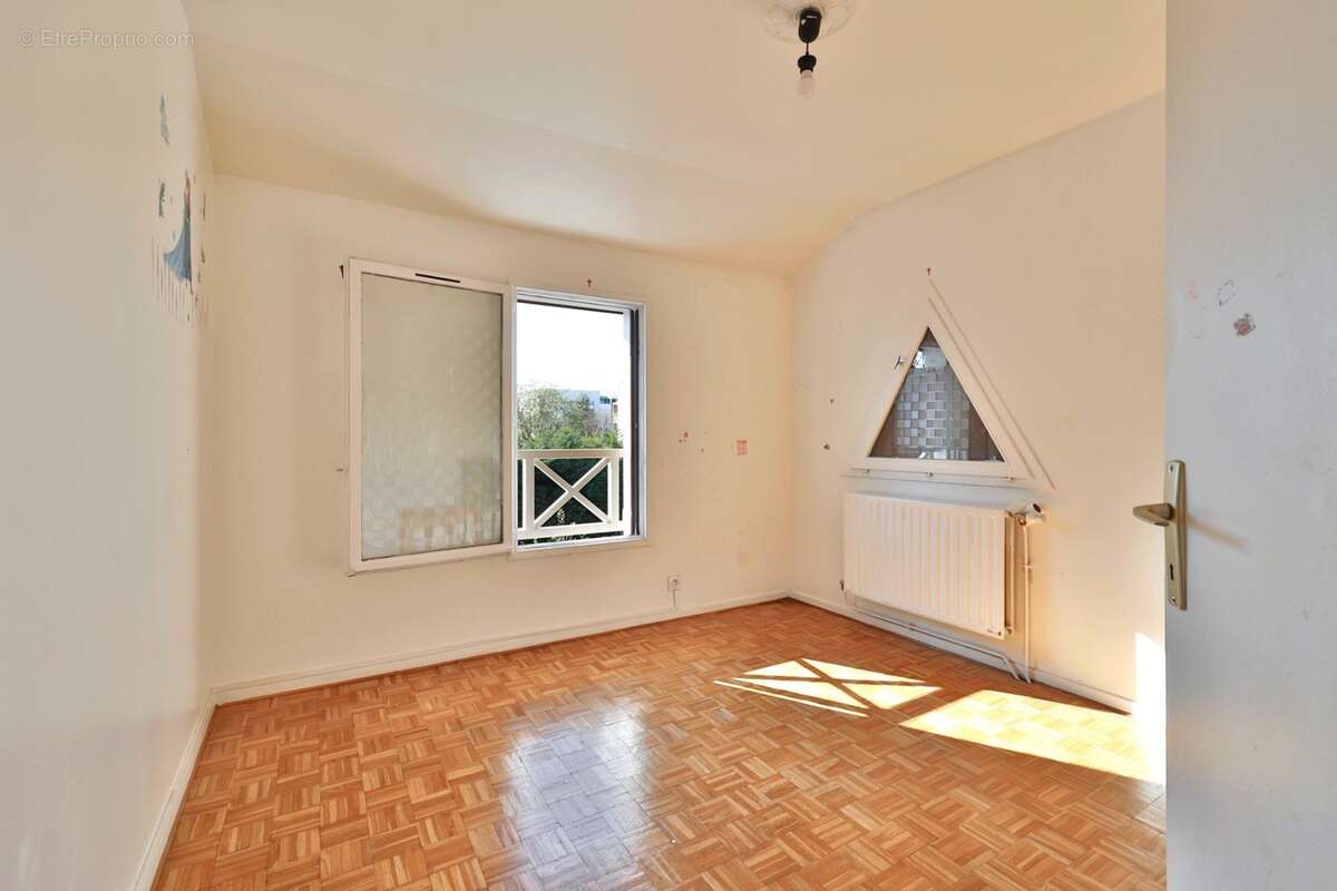 Maison individuelle avec garage à vendre 6 pièces VENISSIEUX (69) - photo 7