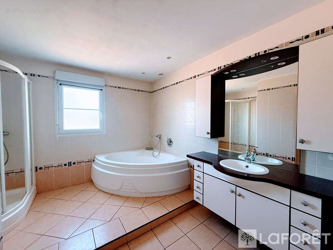 Maison à ROMILLY-SUR-SEINE