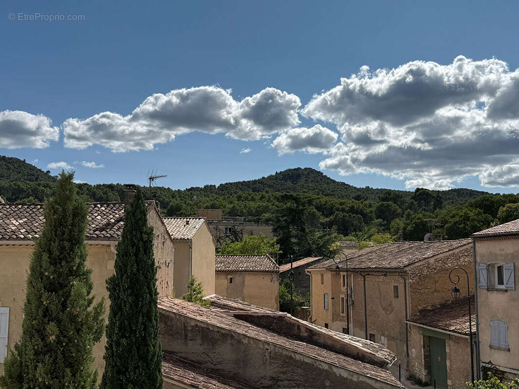 Maison à LA ROQUE-D&#039;ANTHERON
