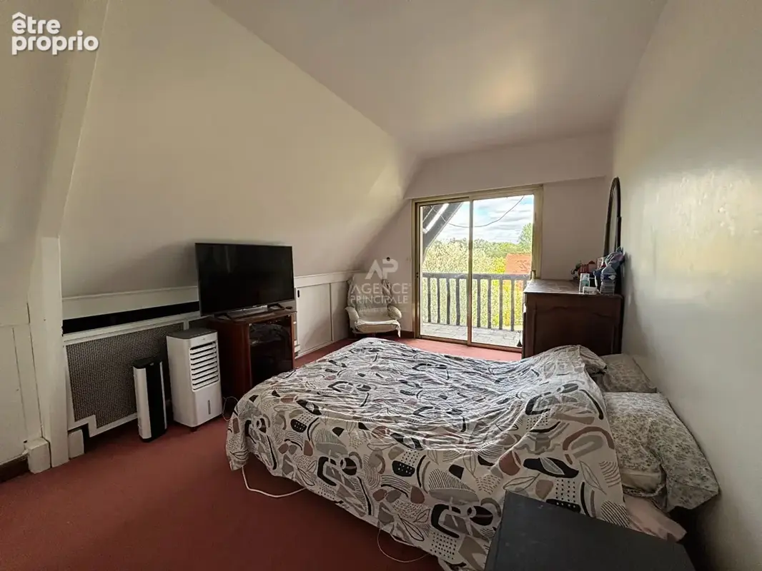 Maison d'exception à vendre à Saint Ouen l'Aumône - 8 pièces, 195,75 m² sur 1131 m² de terrain - photo 5