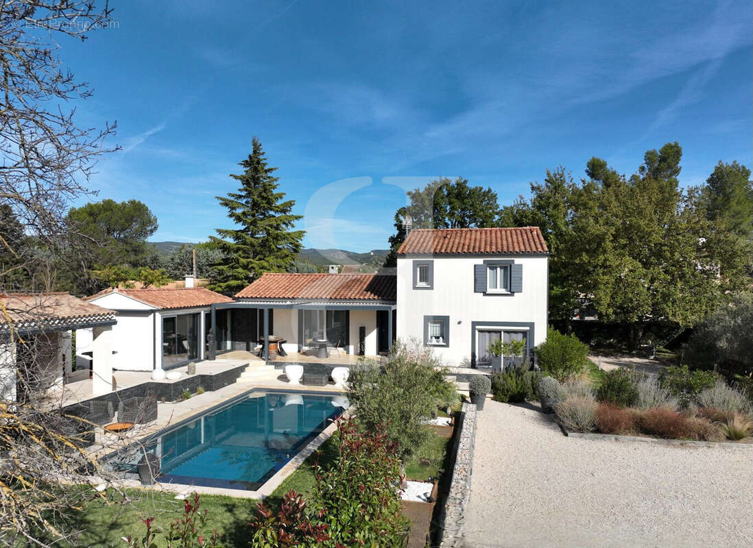 Maison à L&#039;ISLE-SUR-LA-SORGUE