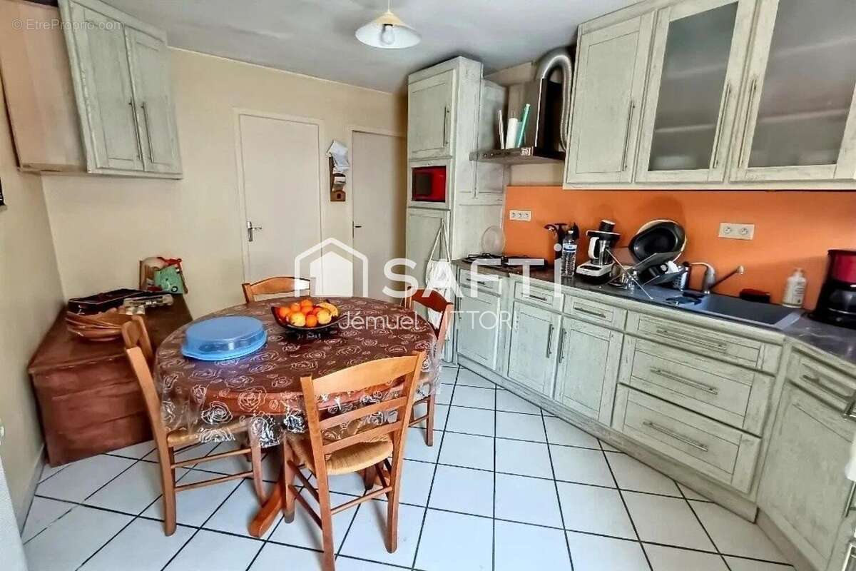 Maison 90 m² à Saint-Denis-De-Gastines  - photo 4