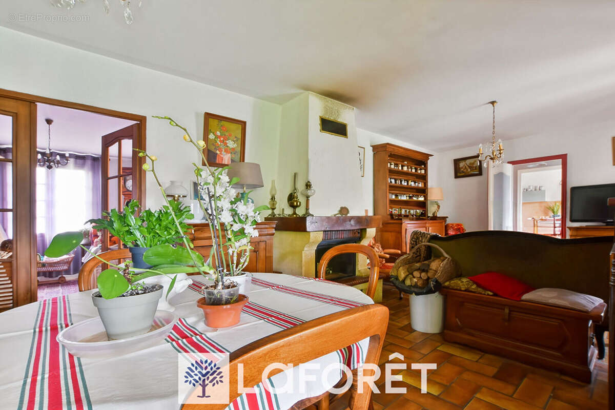 Maison à SAINT-FORT-SUR-GIRONDE