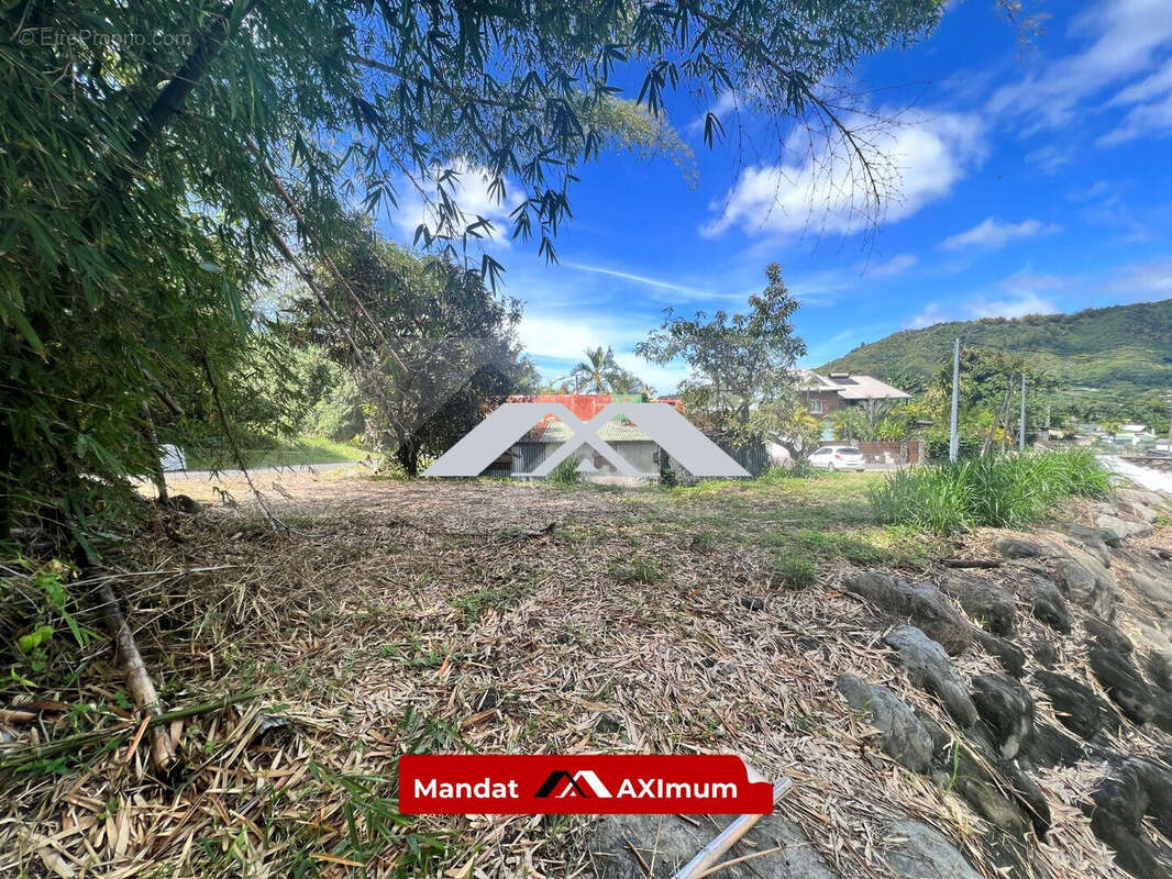 Terrain à ENTRE-DEUX