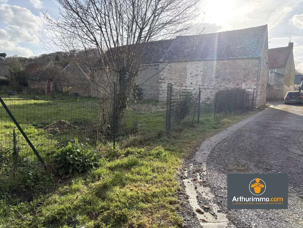 Terrain à MAUREGNY-EN-HAYE