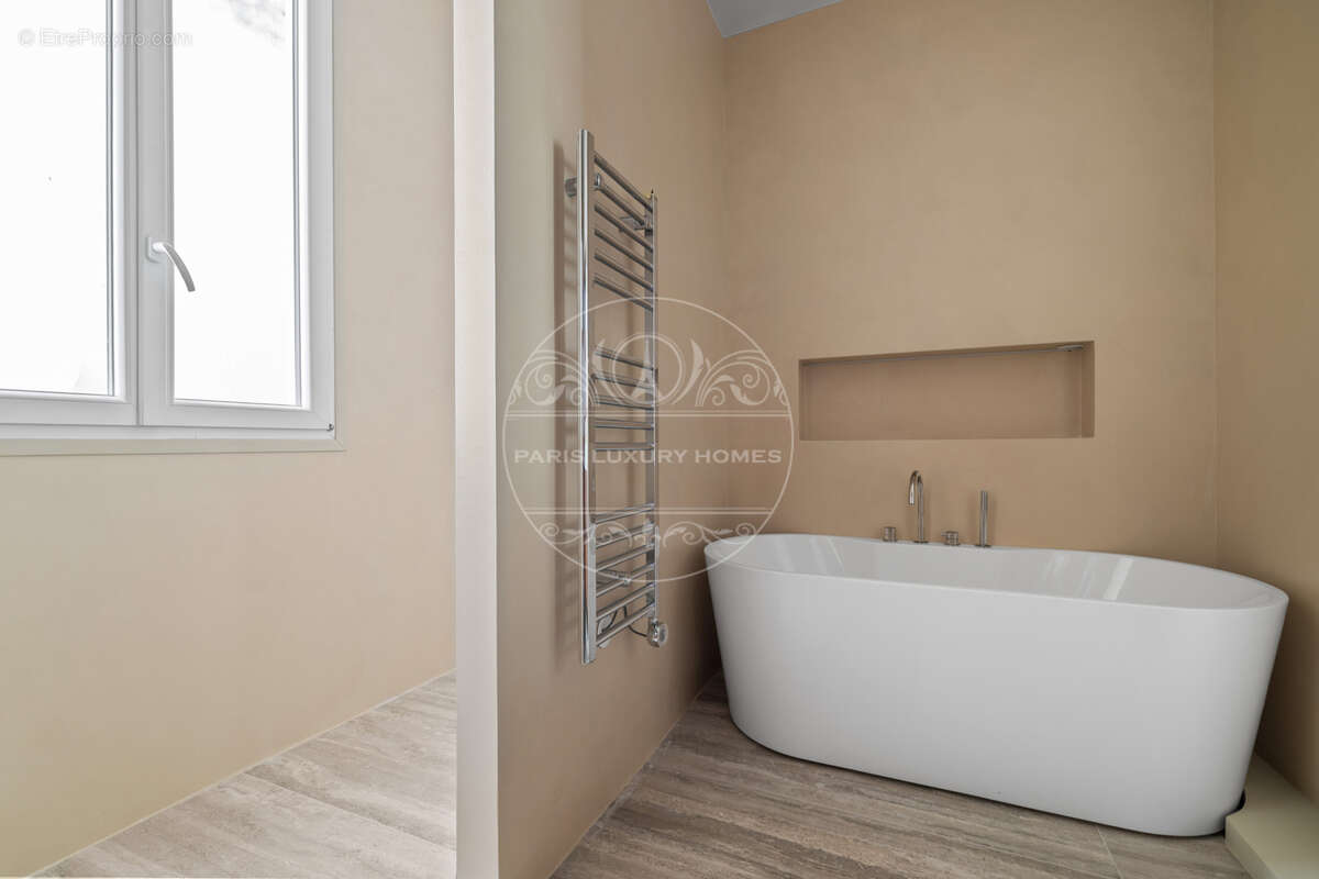 Superbe appartement rénové à Paris 1er ! - photo 17