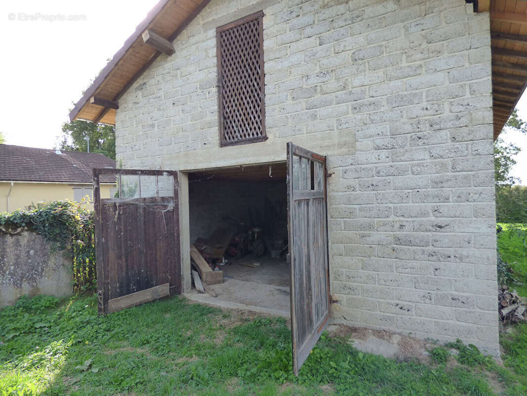 Maison à SAINT-TRIVIER-DE-COURTES