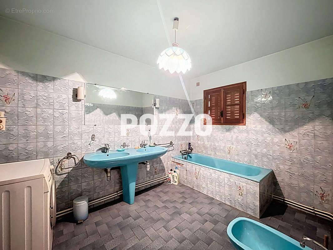 Maison à LOUVIGNE-DU-DESERT