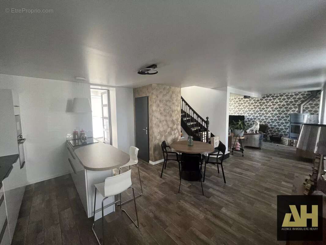 Maison à LE RELECQ-KERHUON