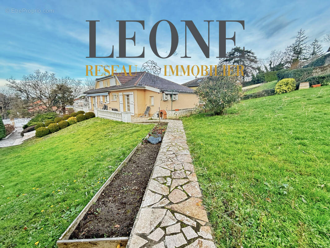 Maison à SAINT-BONNET-DE-MURE