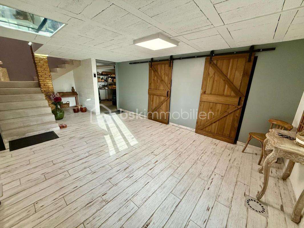 Magnifique propriété style loft de 293 m² sur un terrain de 1 360 m² à Lons - photo 13