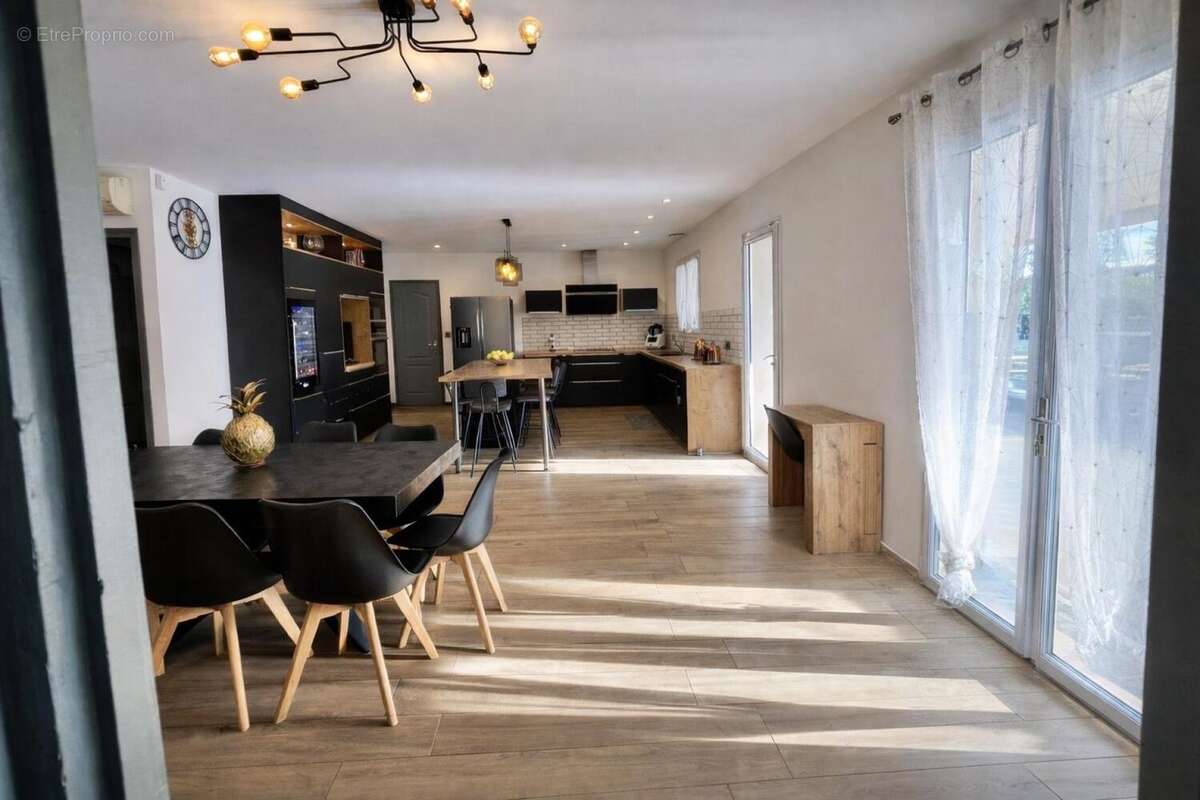 Photo 2 - Maison à LE MUY