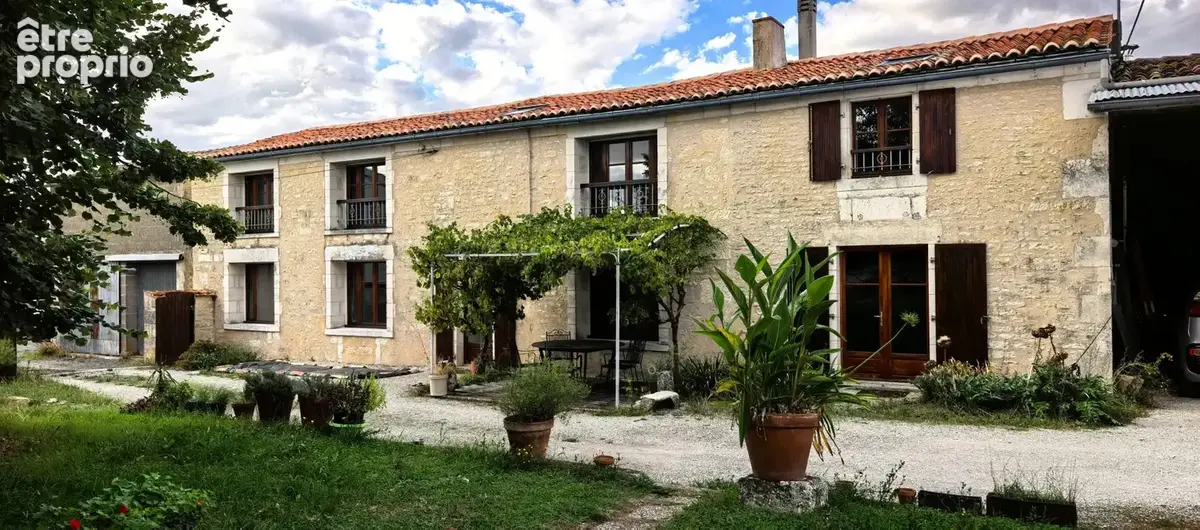 Photo 1 - Maison à VILLENEUVE-LA-COMTESSE