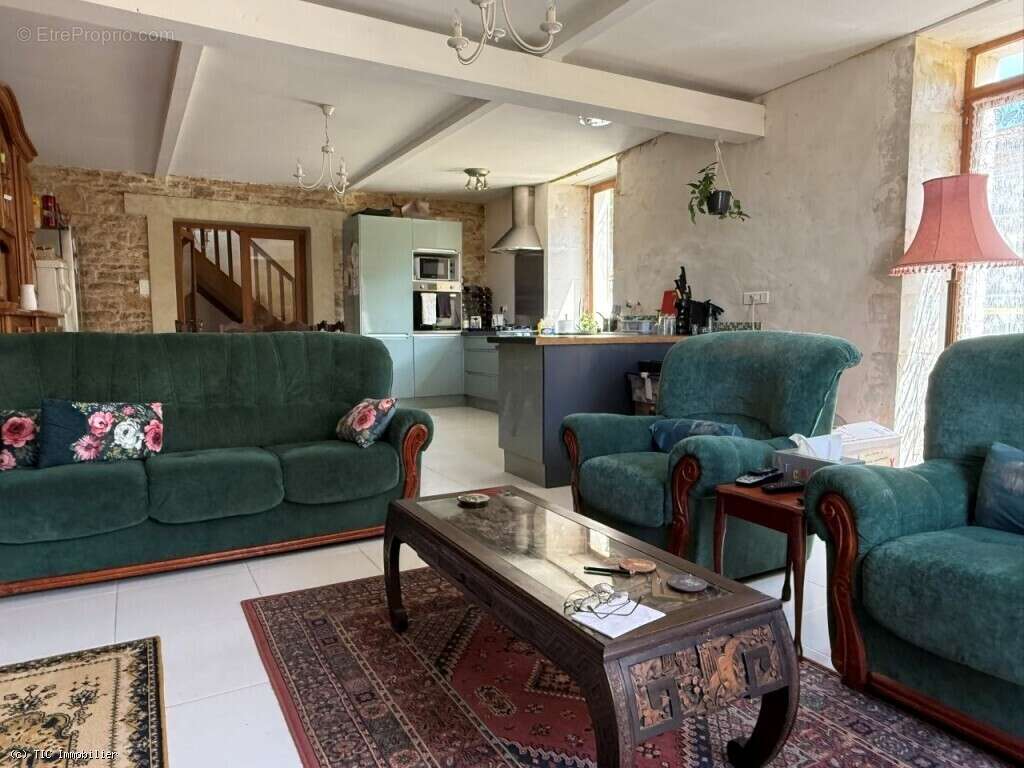Maison de Caractère avec 5 Chambres Avec Terrain, 6 Minutes d'Aunac-Sur-Charente - photo 9