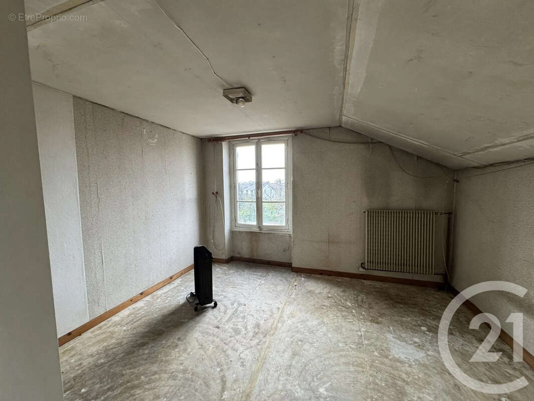 Maison 96 m² à Saint-Maur-Des-Fosses  - photo 7