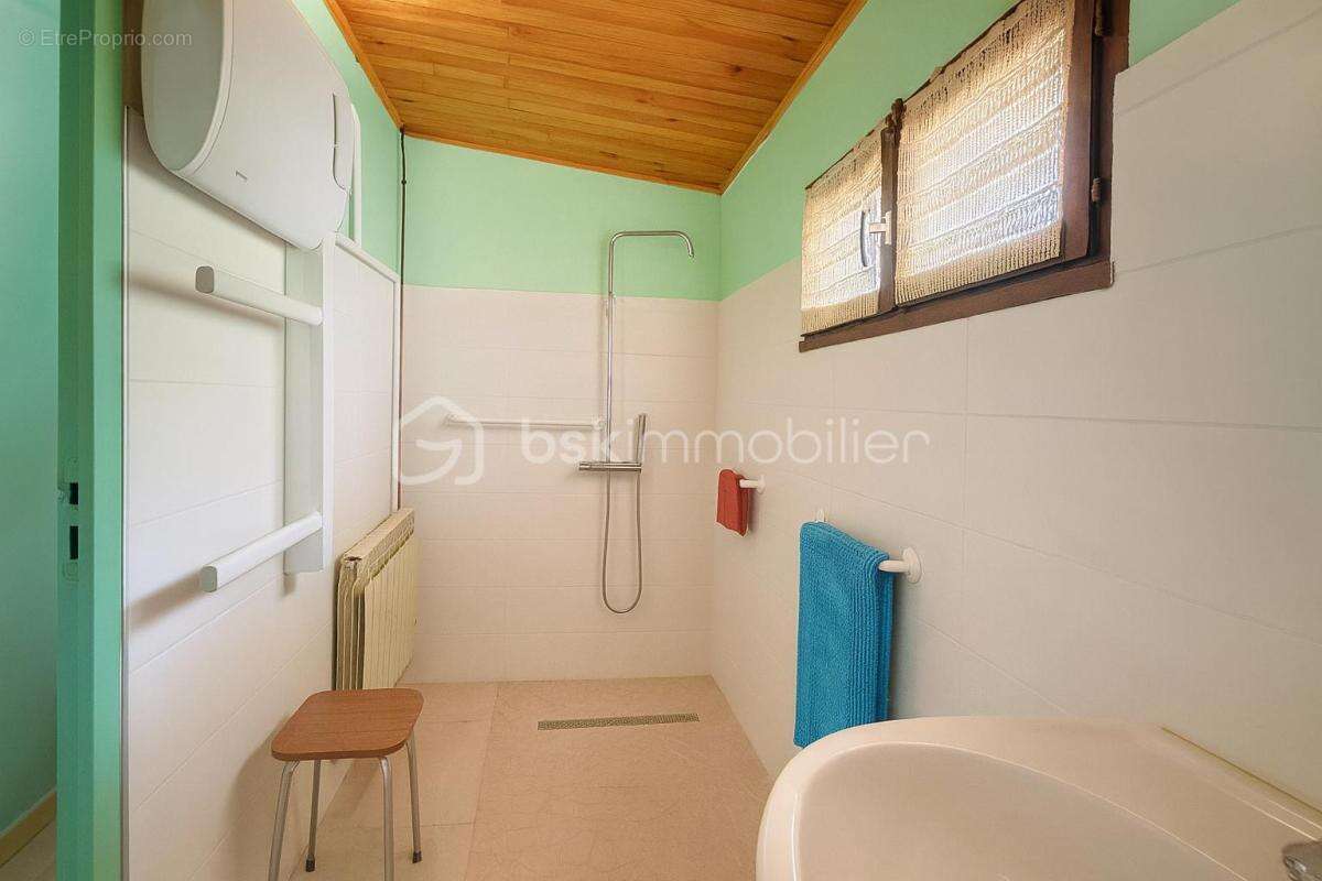 Maison à SAINT-HILAIRE-DU-ROSIER