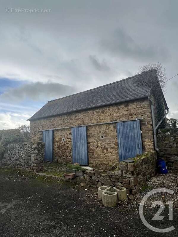 Maison à SAINT-CYR-LE-GRAVELAIS