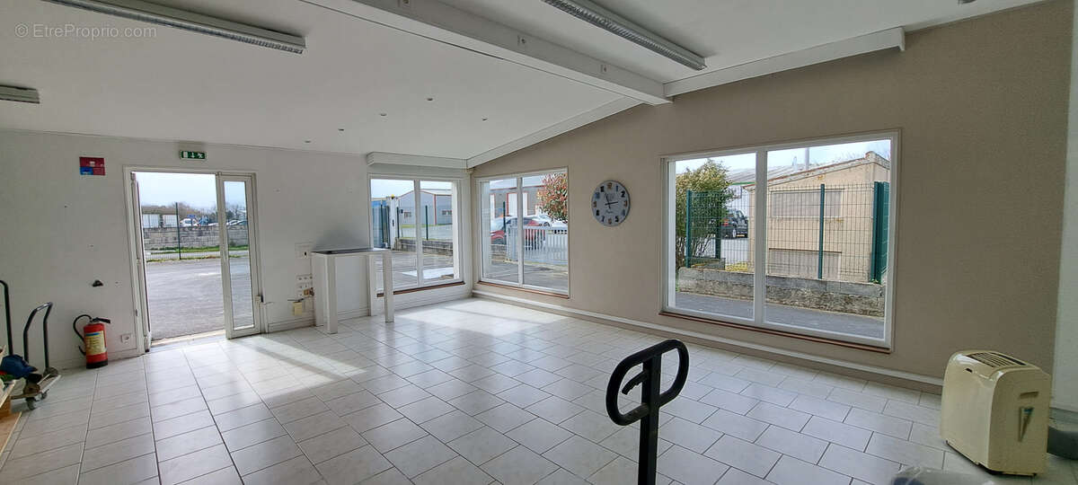 Commerce à PONT-L&#039;ABBE-D&#039;ARNOULT