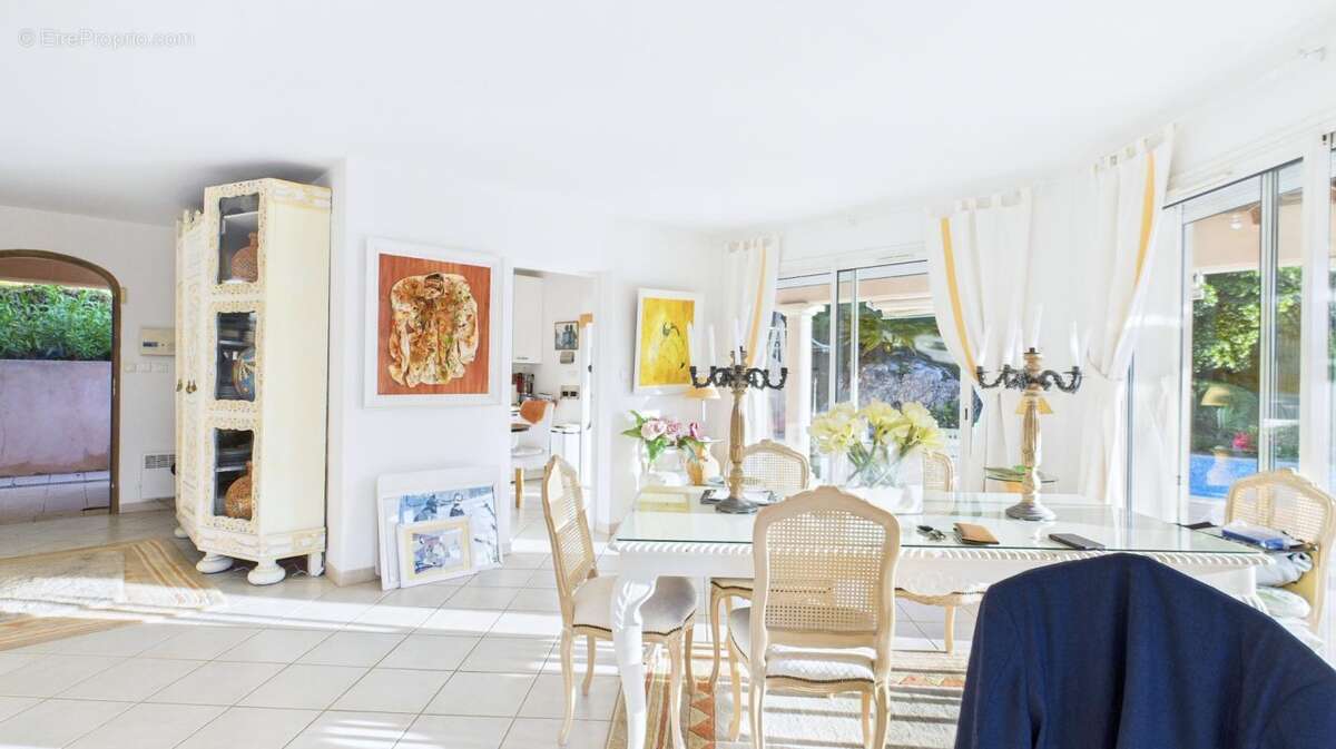 Appartement à LA LONDE-LES-MAURES