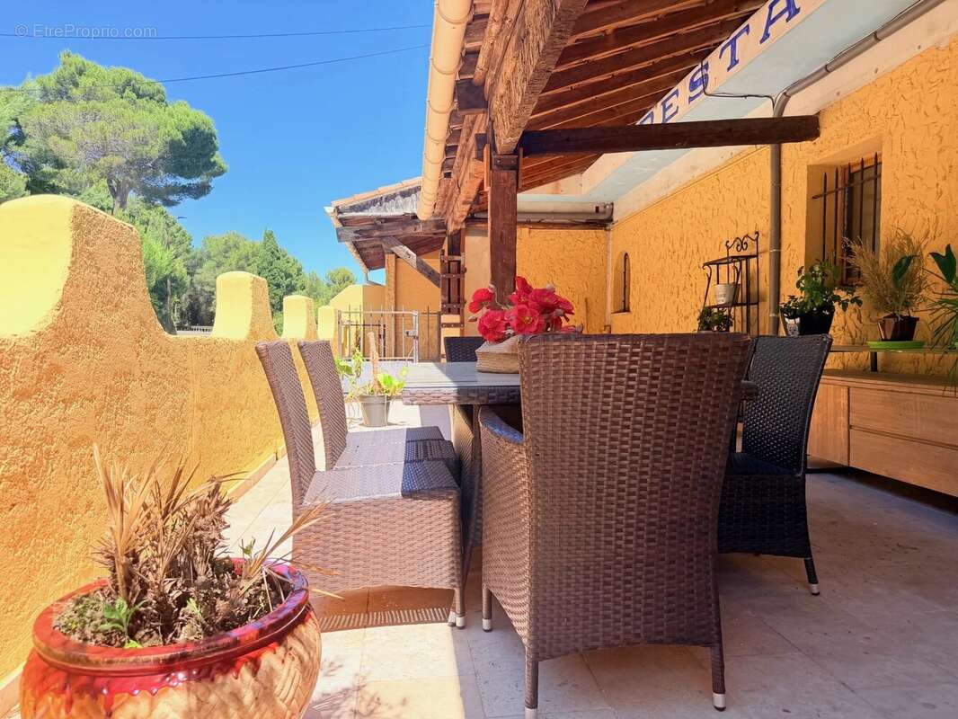 Appartement à SAINT-LAURENT-DU-VAR