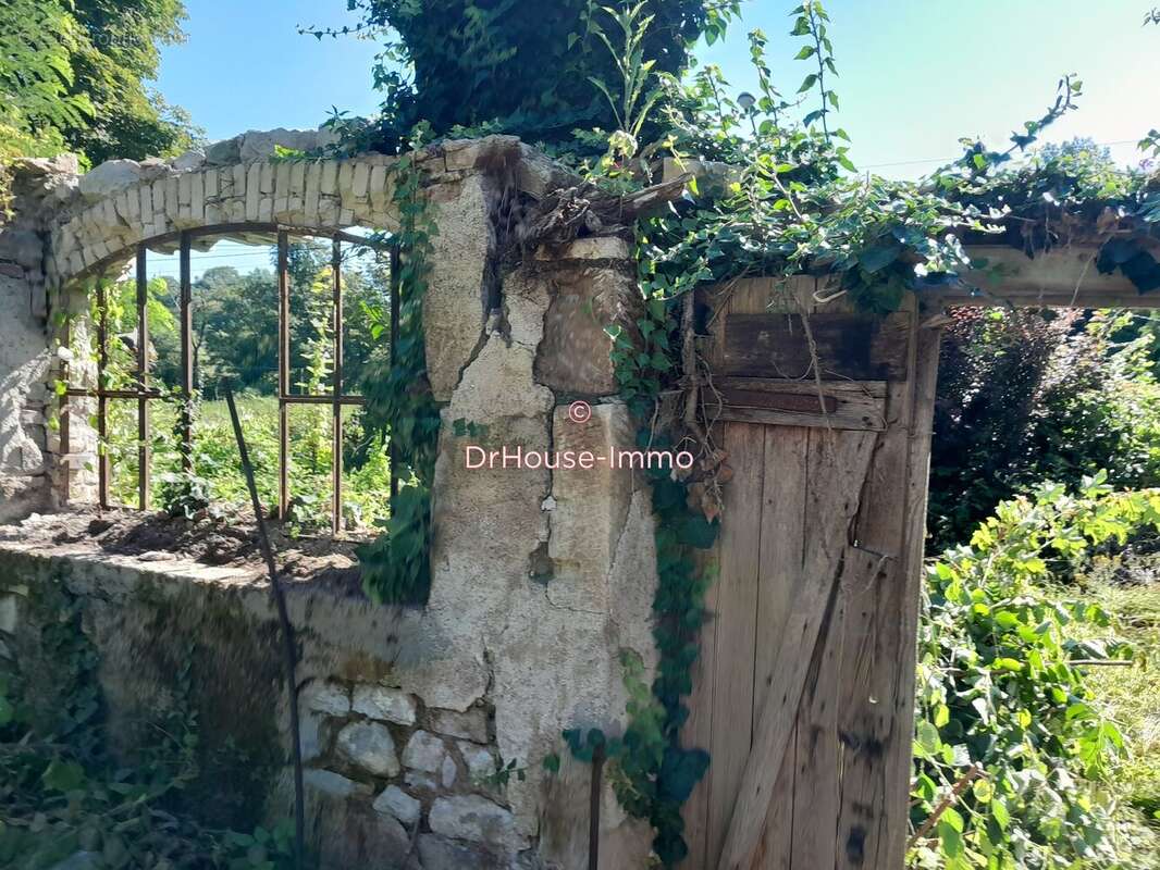 Terrain à BOURBONNE-LES-BAINS