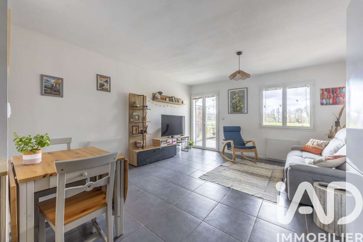 Photo 2 - Appartement à SAINT-JULIEN-EN-BORN