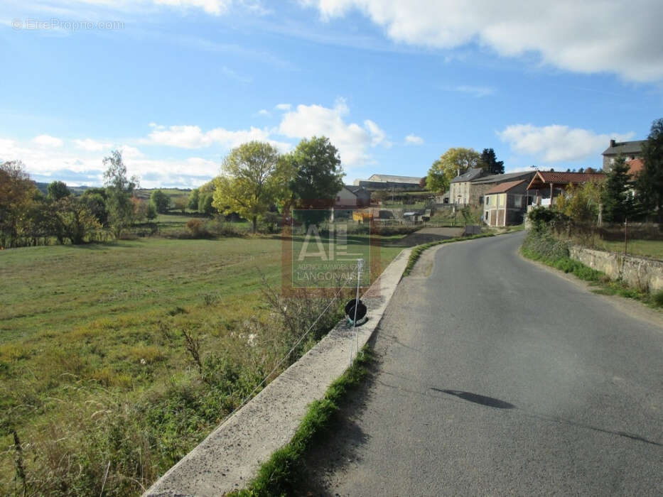 Terrain à GRANDRIEU
