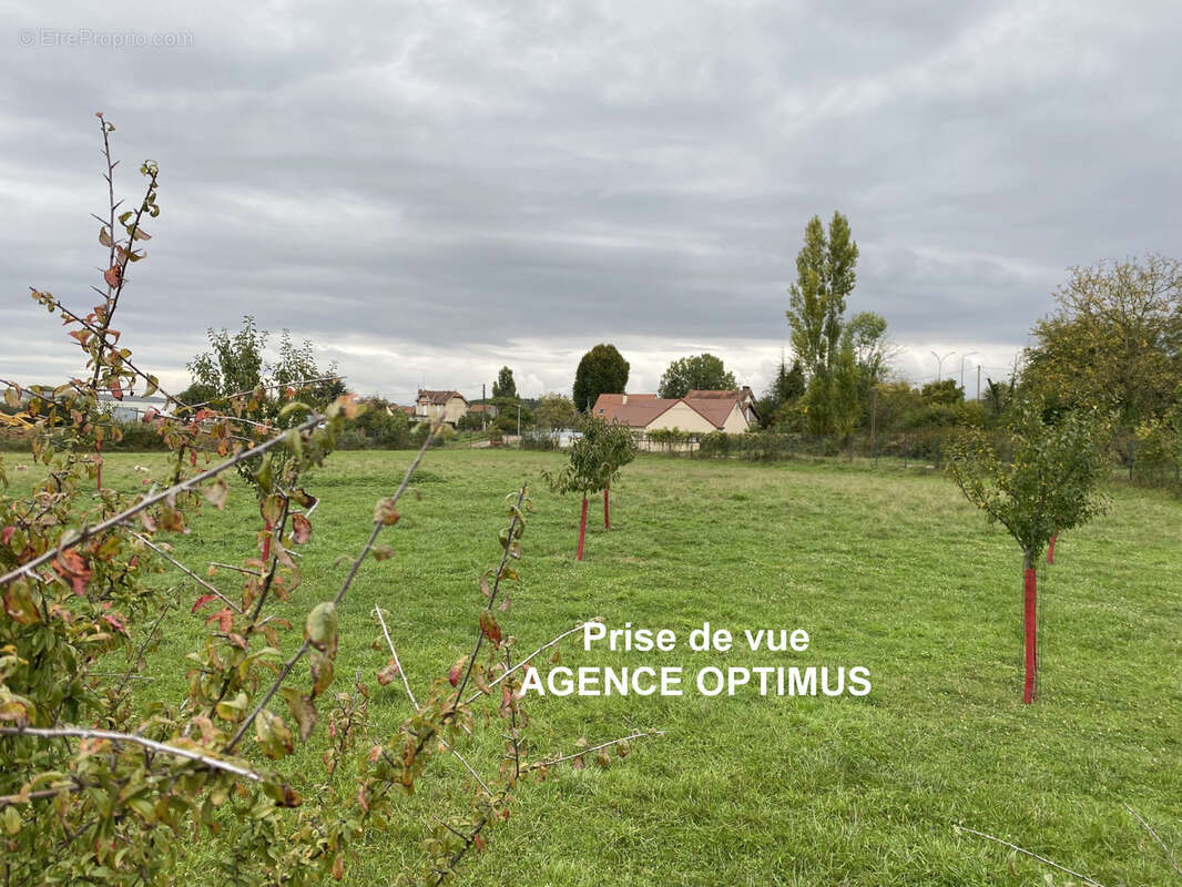 Commerce à VILLENEUVE-LA-GUYARD