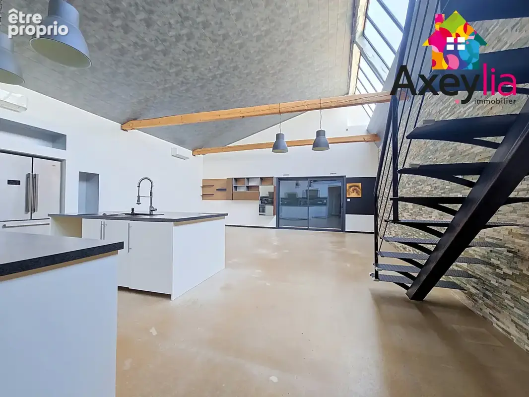 A vendre - centre roanne - maison type loft avec 3 chambres - photo 3