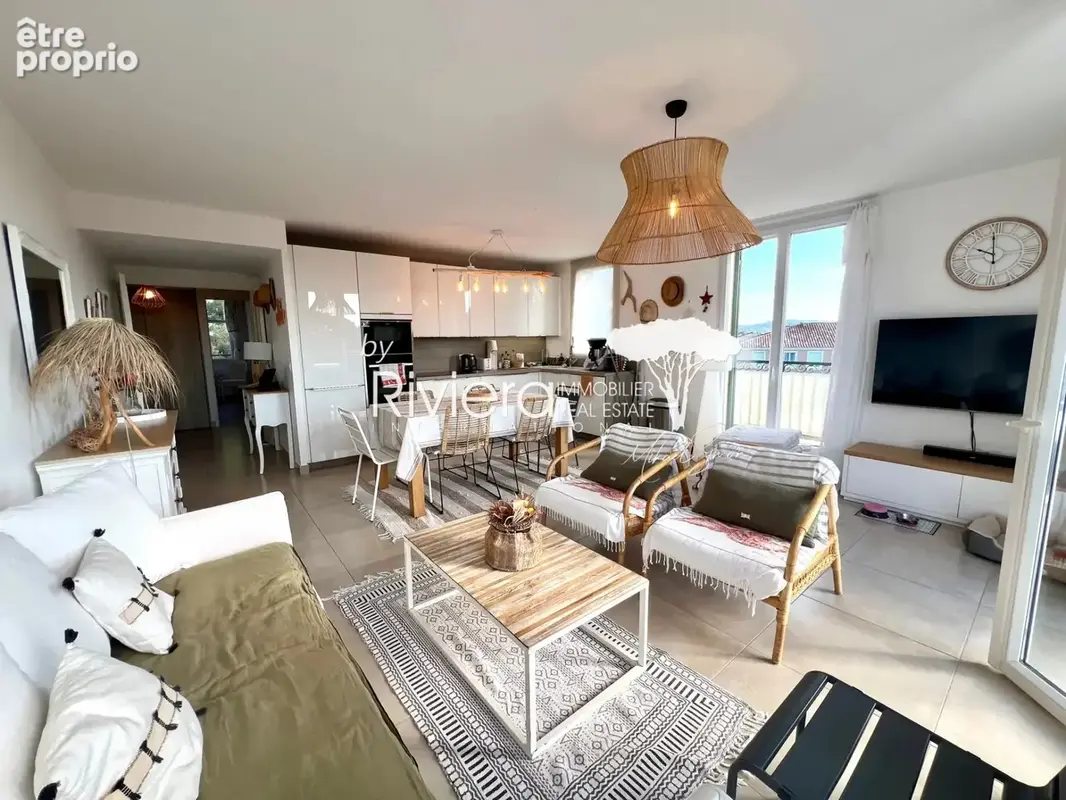 T4 dernier etage avec piscine et double box ! - photo 15