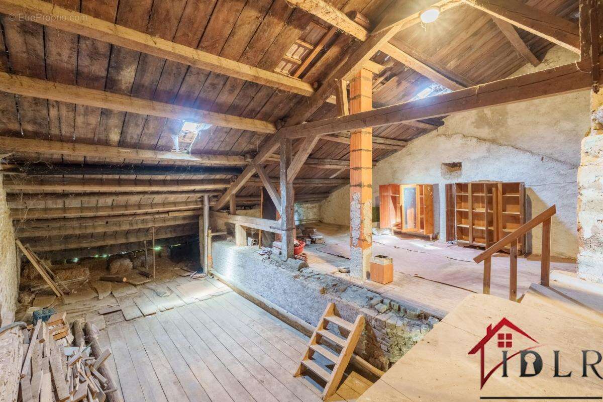 RARE   Maison de Village avec Vue et Potentiel à Coiffy-le- - photo 26