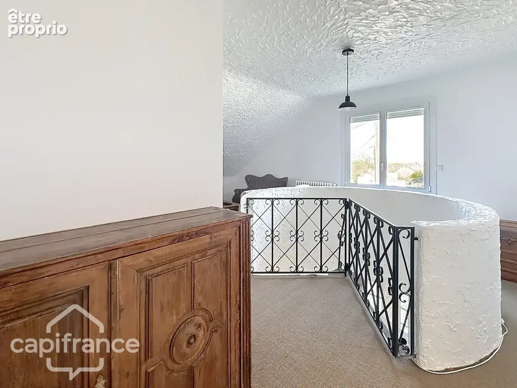 Dpt Deux Sèvres (79), à vendre THOUARS maison P7 de 196 m² - Terrain de 475,00 m² - photo 9