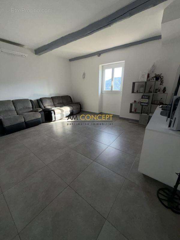Appartement à CONTES