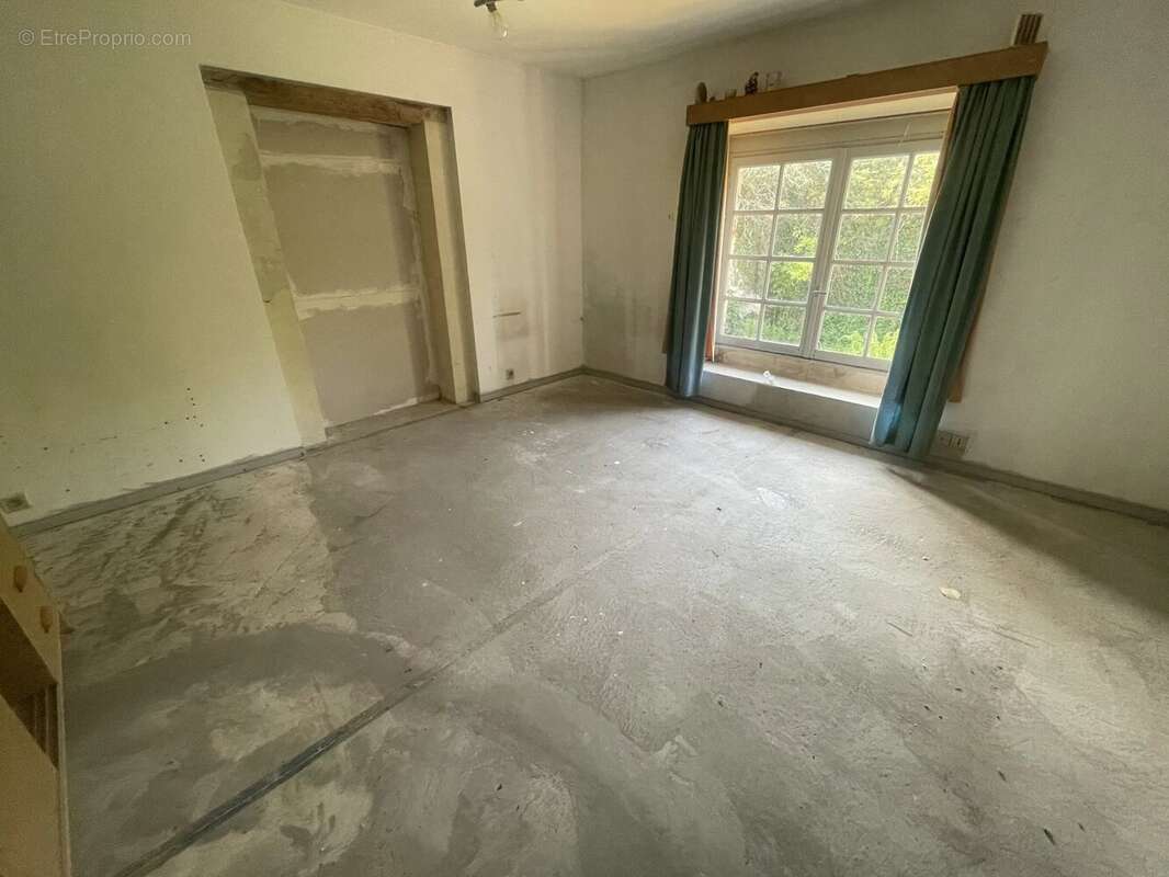 Maison en pierre de 200 m² à rénover - photo 9