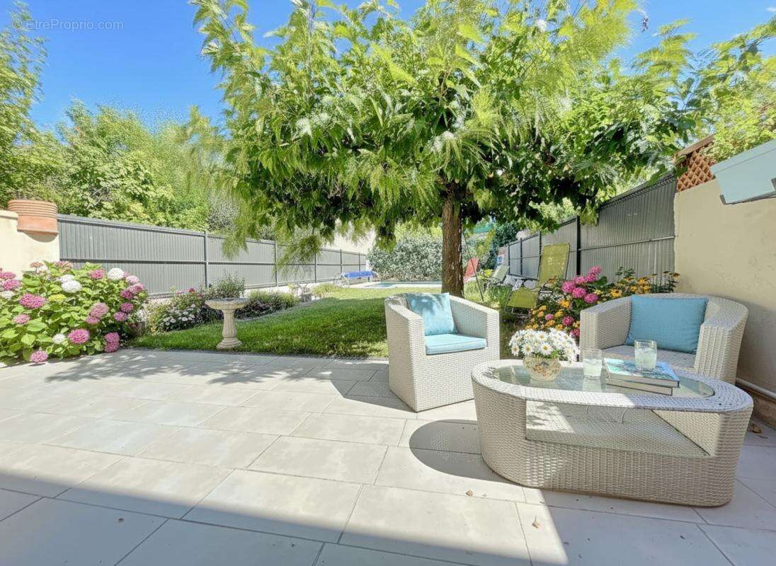 Maison à SIMIANE-COLLONGUE