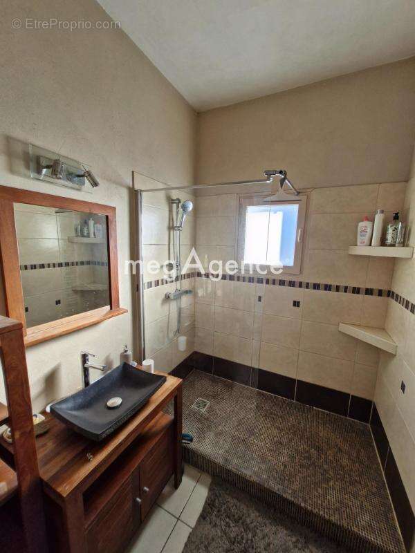 Maison à PIERRE-BENITE